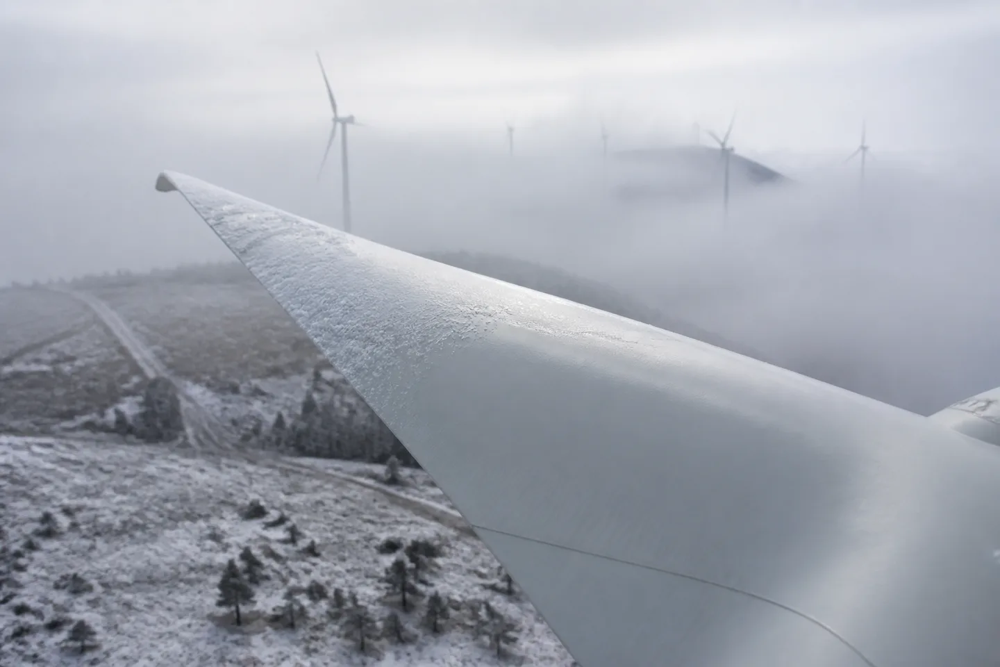 Illustrative wind-turbine blade in winter anti-icing service conditions
